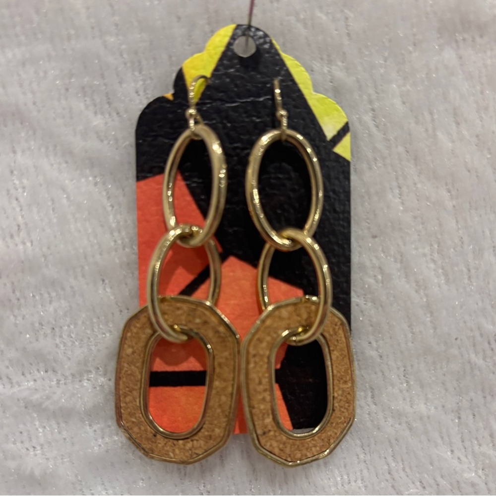 🌼 Gold-Tone Chain Link Earrings 🌼